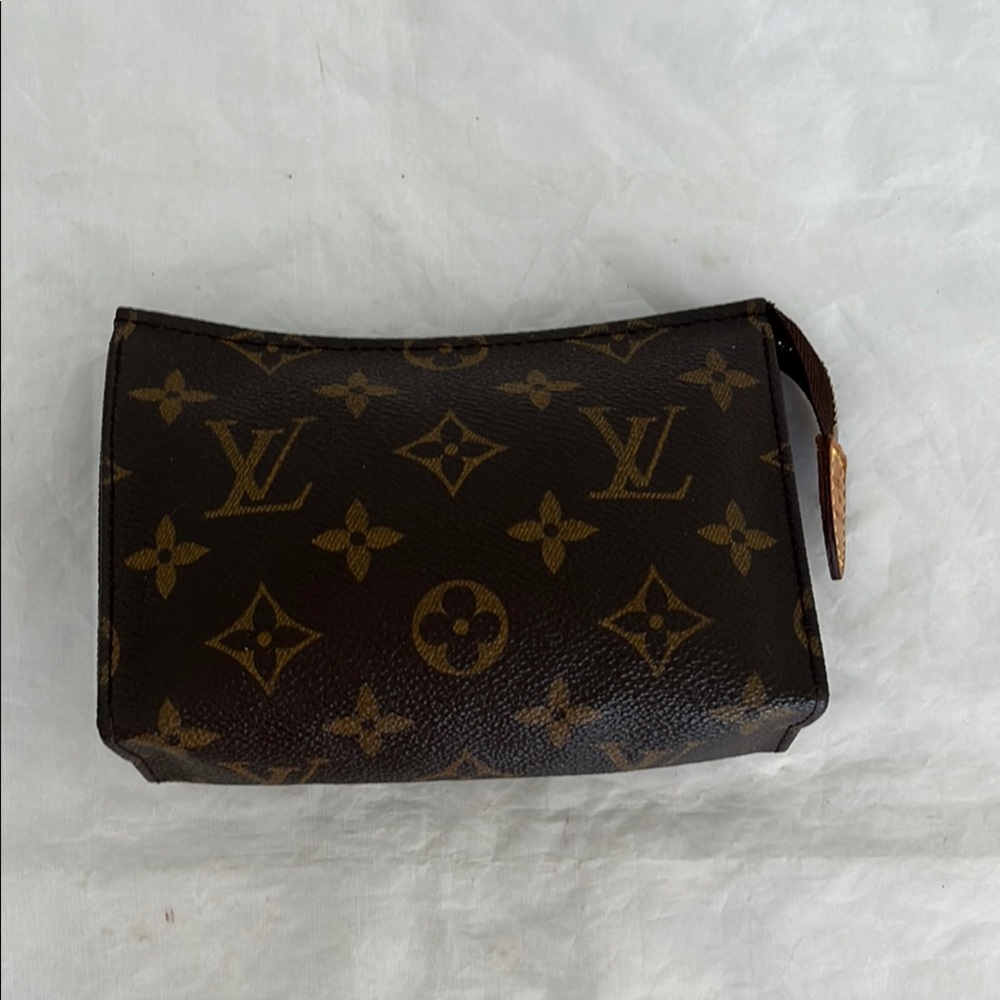 Louis Vuitton Monogram Toiletry 15